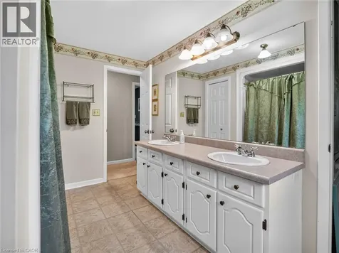 17 Montgomery Road Welland ON L3C 2Y2