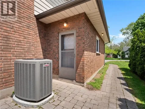 17 Montgomery Road Welland ON L3C 2Y2