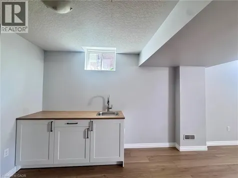 154 Rosemount Drive Kitchener ON N2B 1R5
