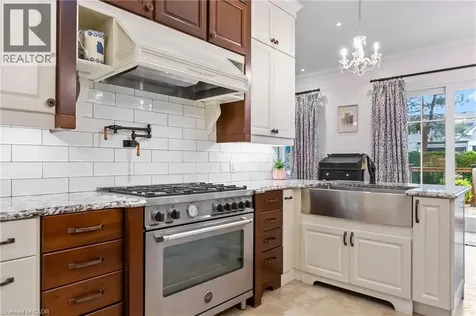 2073 Deramore Drive Oakville ON L6J 2P7