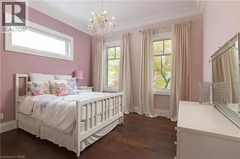 2073 Deramore Drive Oakville ON L6J 2P7
