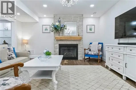 2073 Deramore Drive Oakville ON L6J 2P7