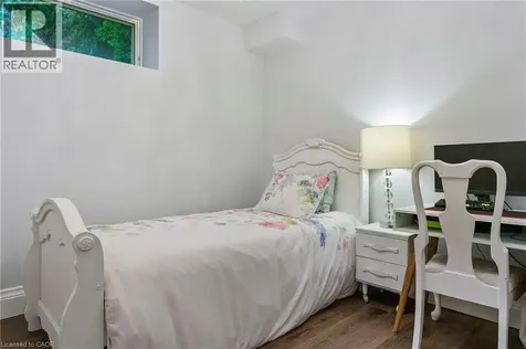 2073 Deramore Drive Oakville ON L6J 2P7