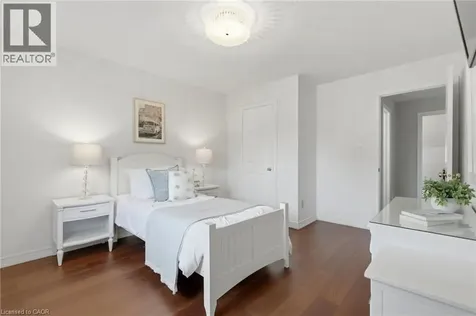 2205 Shaftesbury Court Oakville ON L6H 6C6
