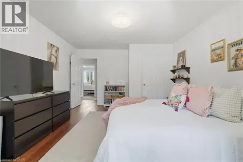2205 Shaftesbury Court Oakville ON L6H 6C6