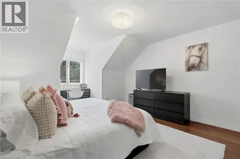 2205 Shaftesbury Court Oakville ON L6H 6C6