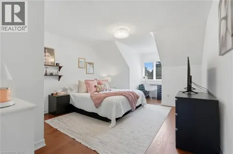 2205 Shaftesbury Court Oakville ON L6H 6C6