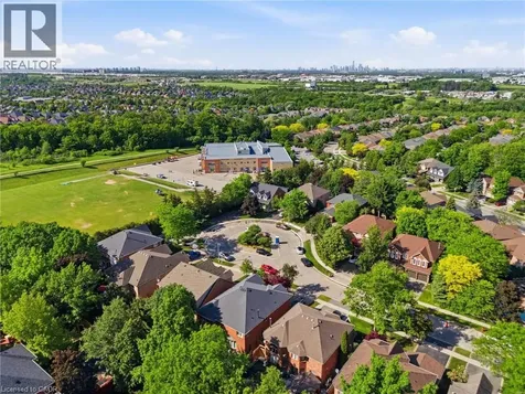 2205 Shaftesbury Court Oakville ON L6H 6C6