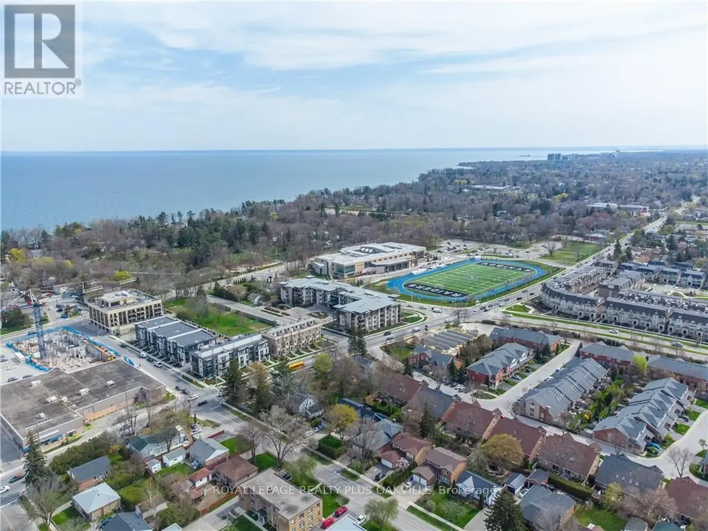 212 Kerr Street Oakville (co Central) ON L6K 3B1