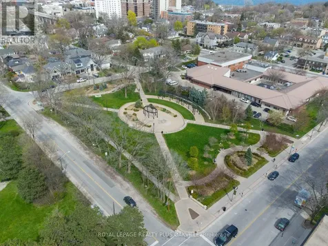 212 Kerr Street Oakville (co Central) ON L6K 3B1