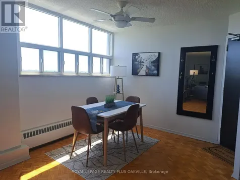 212 Kerr Street Oakville (co Central) ON L6K 3B1
