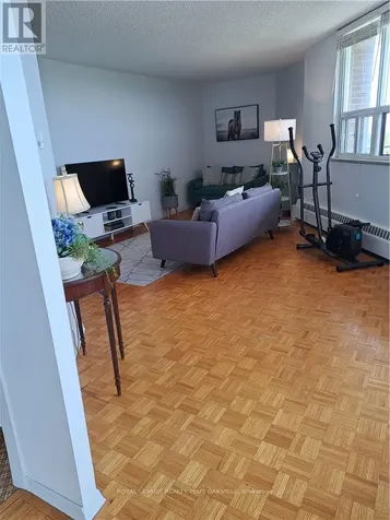 212 Kerr Street Oakville (co Central) ON L6K 3B1