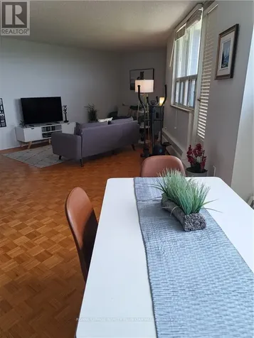212 Kerr Street Oakville (co Central) ON L6K 3B1