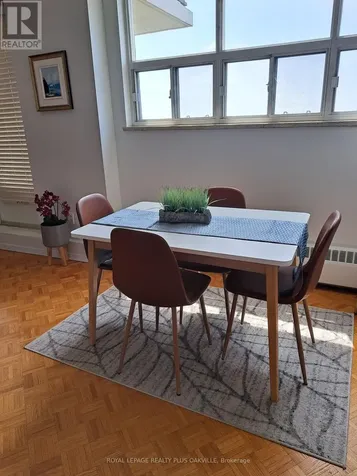 212 Kerr Street Oakville (co Central) ON L6K 3B1