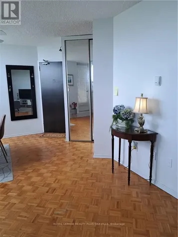 212 Kerr Street Oakville (co Central) ON L6K 3B1