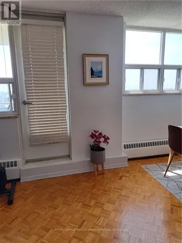 212 Kerr Street Oakville (co Central) ON L6K 3B1
