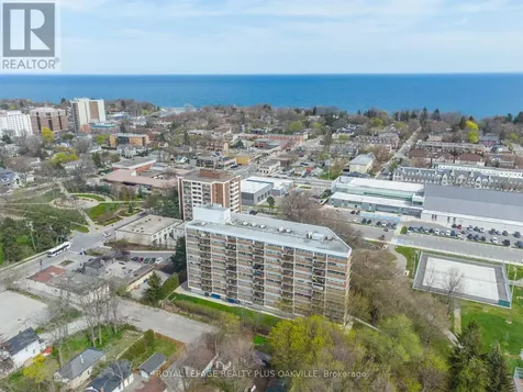 212 Kerr Street Oakville (co Central) ON L6K 3B1