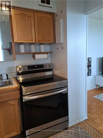 212 Kerr Street Oakville (co Central) ON L6K 3B1