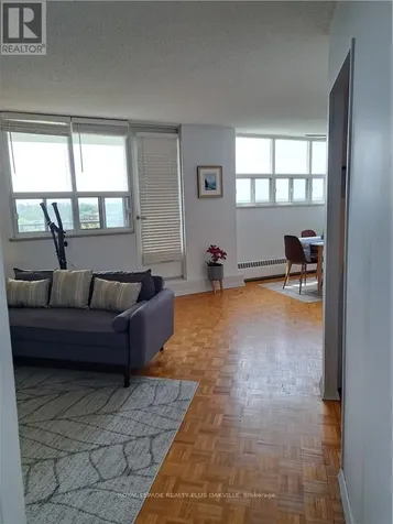 212 Kerr Street Oakville (co Central) ON L6K 3B1