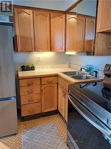 212 Kerr Street Oakville (co Central) ON L6K 3B1
