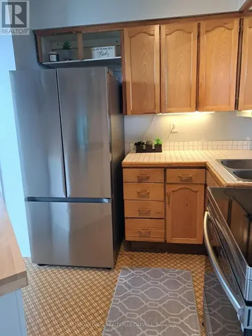 212 Kerr Street Oakville (co Central) ON L6K 3B1