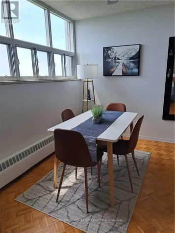 212 Kerr Street Oakville (co Central) ON L6K 3B1