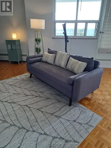 212 Kerr Street Oakville (co Central) ON L6K 3B1