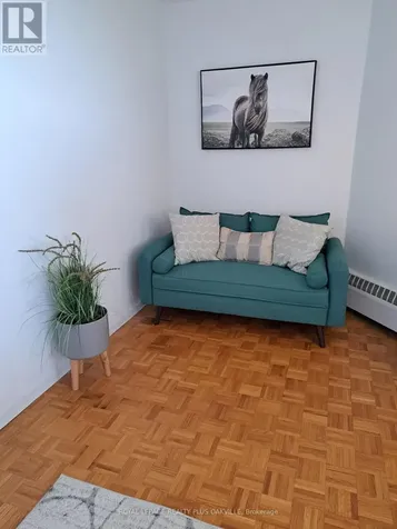 212 Kerr Street Oakville (co Central) ON L6K 3B1