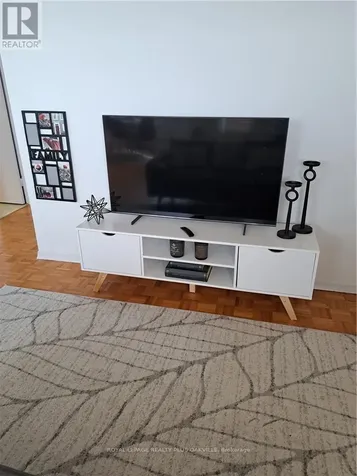 212 Kerr Street Oakville (co Central) ON L6K 3B1
