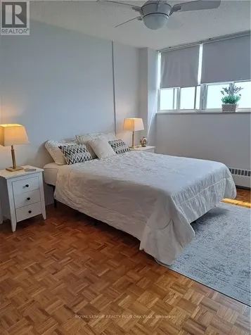 212 Kerr Street Oakville (co Central) ON L6K 3B1