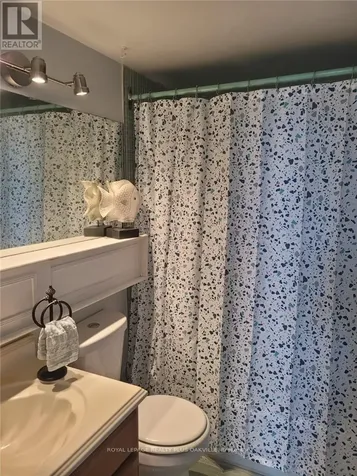 212 Kerr Street Oakville (co Central) ON L6K 3B1