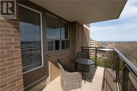 212 Kerr Street Oakville (co Central) ON L6K 3B1
