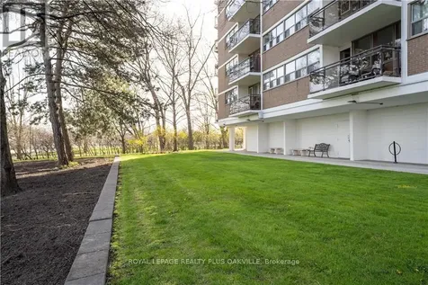 212 Kerr Street Oakville (co Central) ON L6K 3B1