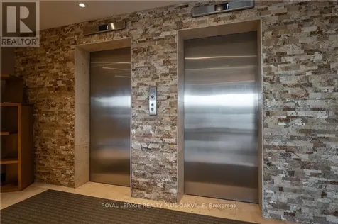 212 Kerr Street Oakville (co Central) ON L6K 3B1