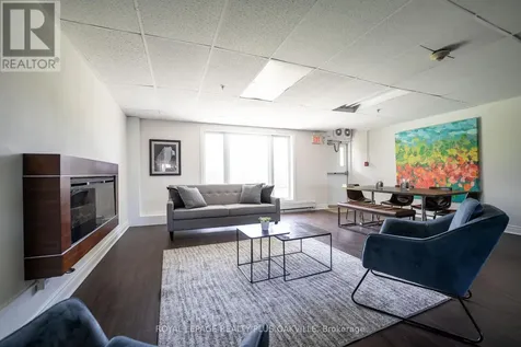 212 Kerr Street Oakville (co Central) ON L6K 3B1