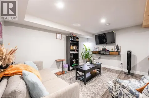 12 Cypress Street St. Catharines ON L2N 4L9