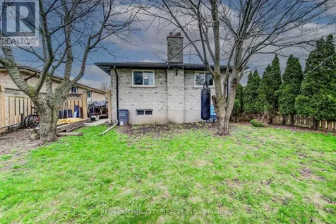 183 Dinison Crescent Kitchener ON N2E 2S6