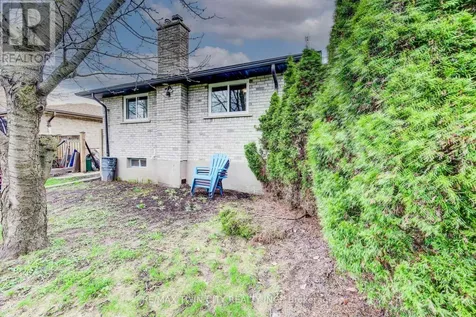 183 Dinison Crescent Kitchener ON N2E 2S6
