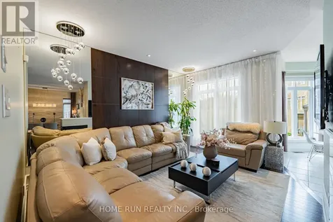 131 Kinghaven Crescent Ottawa ON K2M 0C3