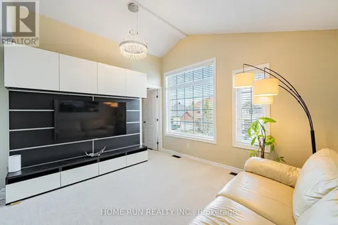 131 Kinghaven Crescent Ottawa ON K2M 0C3
