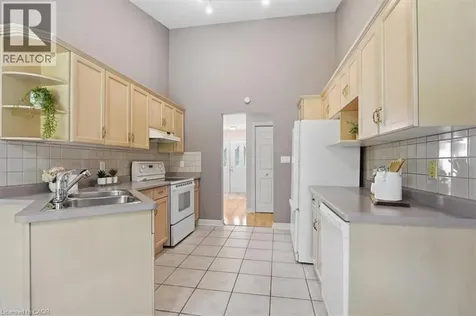 9 Evelyn Court Fonthill ON L3E 0R7