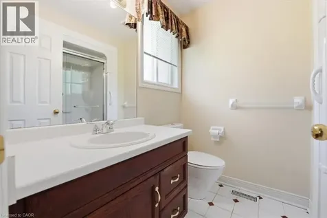 9 Evelyn Court Fonthill ON L3E 0R7