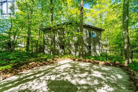 208 Desroches Trail Tiny ON L9M 0H9