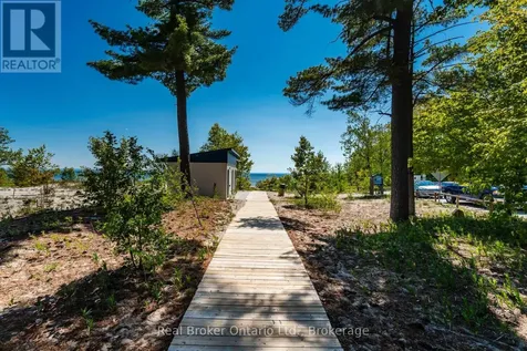 208 Desroches Trail Tiny ON L9M 0H9