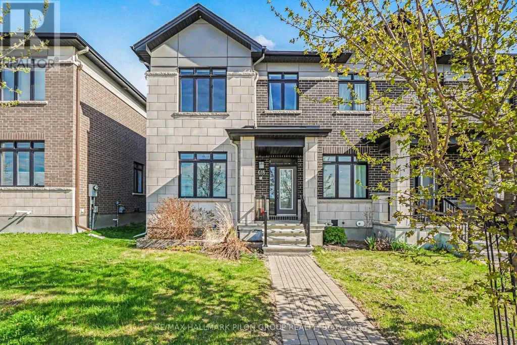 618 Mikinak Road Ottawa ON K1K 3X7