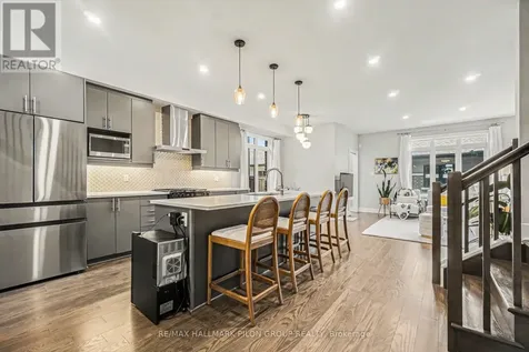 618 Mikinak Road Ottawa ON K1K 3X7