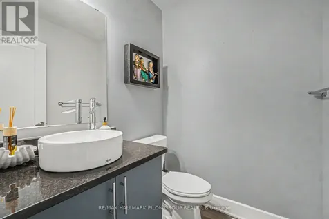 618 Mikinak Road Ottawa ON K1K 3X7