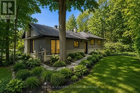 1 Amberly Place Ottawa ON K1J 7J9