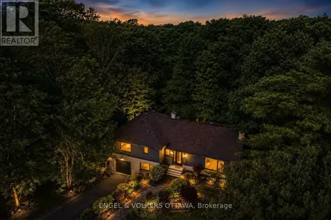 1 Amberly Place Ottawa ON K1J 7J9