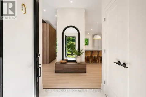 1 Amberly Place Ottawa ON K1J 7J9